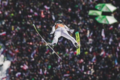 プラニツァ男子団体戦 オーストリアが勝利、日本2位
