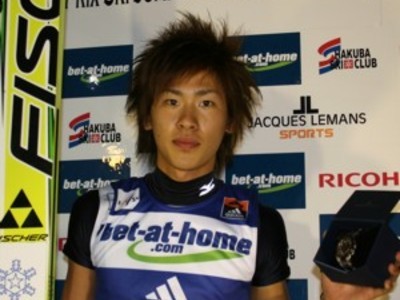 Tochimoto siegt in Abwesenheit vieler Stars