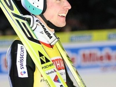 Ammann wygrywa dalej