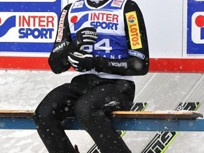 Stoch siegt - Malysz in der Klinik