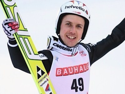 Simon Ammann kontynuuje karierę