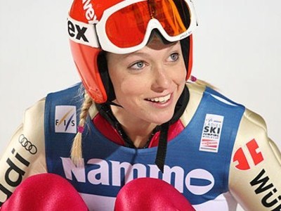 Sarah Hendrickson gewinnt erstes Weltcupspringen der Damen