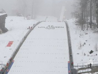 Śnieg z hali dla Willingen