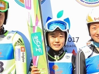 Sara Takanashi siegt trotz Sturz
