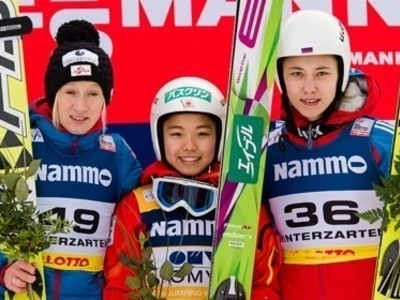 Takanashi gewinnt auch in Hinterzarten