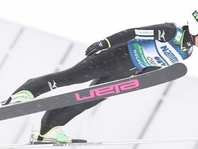 Takanashi dominiert im Abendtraining