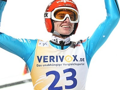 リヒャルド・フライタク、オーベルストドルフのフライングで優勝！