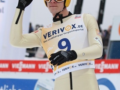 リヒャルド・フライタク、オーベルストドルフのフライングで優勝！