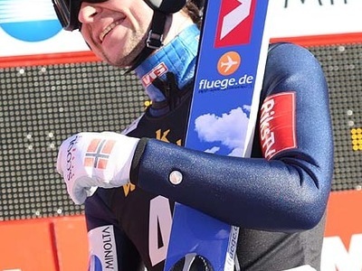 リヒャルド・フライタク、圧勝！