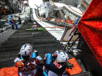 ソチ五輪 女子最終トレーニング、高梨とイラシュコ＝シュトルツ互角