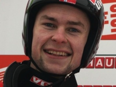 Андерс Якобсен выигрывает  в КК