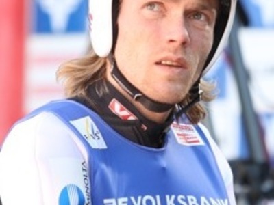 Роморен ложится на операцию