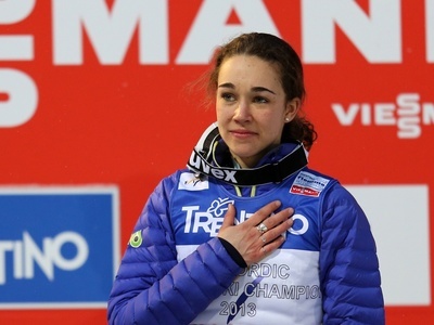 Сара Хендриксон побеждает 