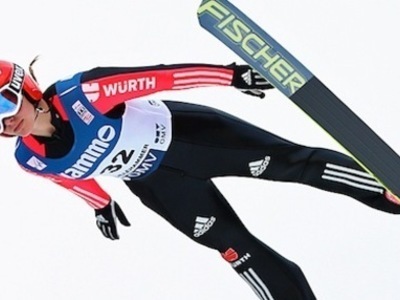 Katharina Althaus gewinnt erste Qualifikation der Saison