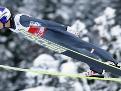 ジャンプ週間開幕戦 プレウツが予選1位