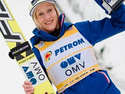 Daniela Iraschko-Stolz gewinnt in Rasnov