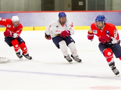Österreicher versuchen sich im Eishockey