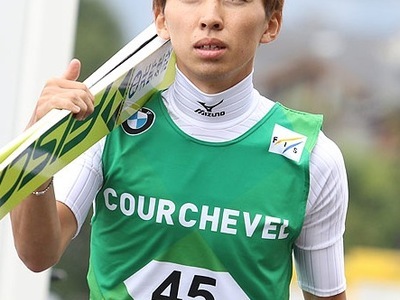 Severin Freund feiert Sieg in Courchevel