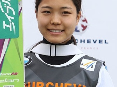 COC-L: Sara Takanashi gewinnt in Oberwiesenthal