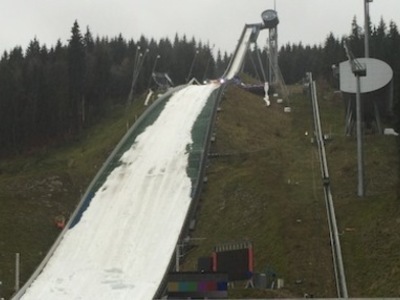 Ｗ杯開幕戦：公式練習と予選が延期に