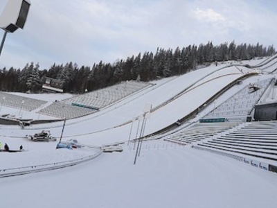 土曜の試合はノーマルヒルで