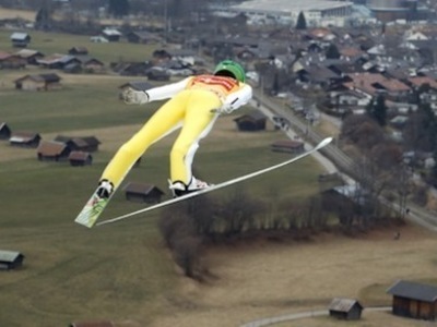 ジャンプ週間第2戦の予選でペーター・プレウツが1位