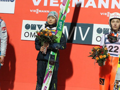 ホルメンコーレン・ラージヒル戦でも高梨が優勝！