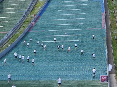 "Top of the Hill" - забег на трамплин в Чайковском