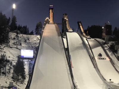 世界選手権 男子公式練習も強風でキャンセル