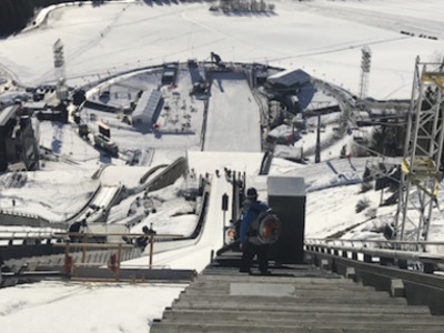 W杯リレハンメル戦、強風のため中止に