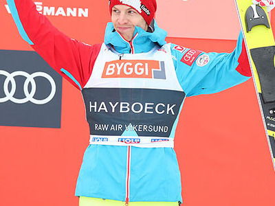 Kamil Stoch und Stefan Kraft feiern in Vikersund