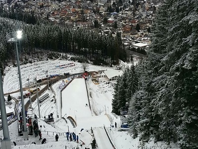 Češi doplatili na silný vítr do zad, jednokolový závod v Titisee ovládl Freitag