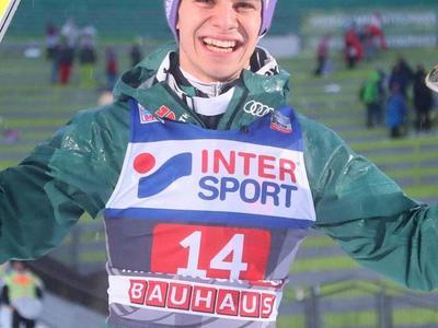 Kamil Stoch dominiert - Richard Freitag stürzt