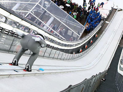 Beurteilung des Gleitverhaltens von Sprungski in der Anlaufspur