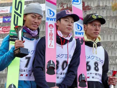 Titel in Japan an Kobayashi Brüder und Sara Takanashi