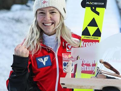 Chiara Hölzl feiert ersten Weltcupsieg in Klingenthal