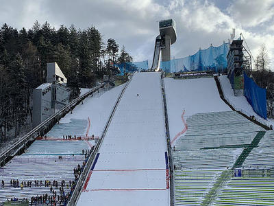 ジャンプ週間インスブルック：公式練習＆予選LIVE