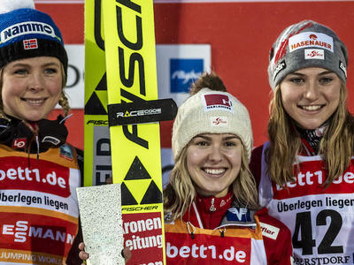 W杯女子オーバーストドルフ大会 ホルツルが2連勝