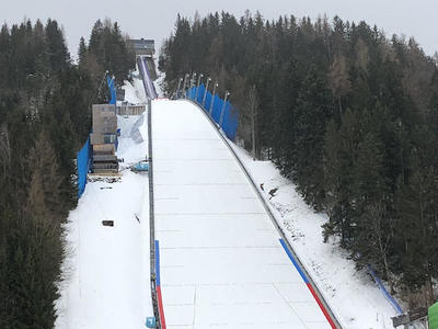 スキーフライングW杯 強風のため初日は中止に