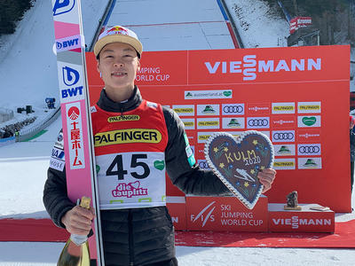 Skifliegen am Kulm: Erster Heimsieg für Stefan Kraft
