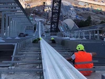 Atemberaubend: die Olympiaschanzen von Peking sind kurz vor der Fertigstellung