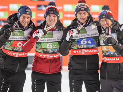 Team Norwegen fliegt zu Gold in Planica