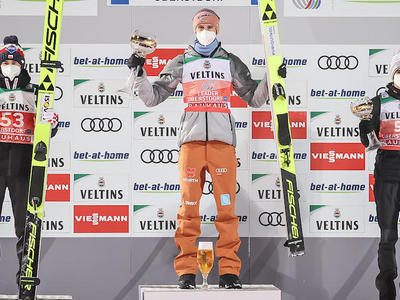 ジャンプ週間開幕戦 ガイガーが優勝