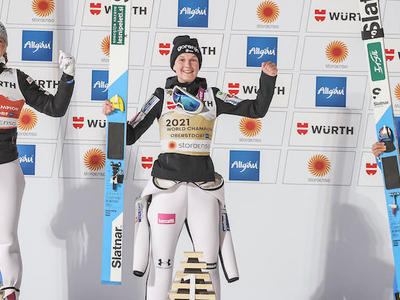 世界選手権 女子NHクリネッチが金、高梨沙羅は銅