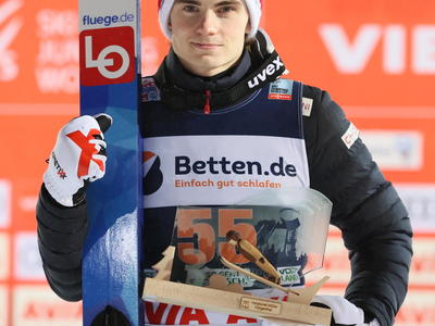 Ryoyu Kobayashi gewinnt vor fünf Norwegern