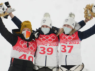 北京五輪 女子ノーマルヒル戦 ボガタイが金、高梨4位