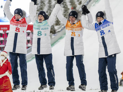 Team Österreich gewinnt den Skisprung-Krimi von  Zhangjiakou