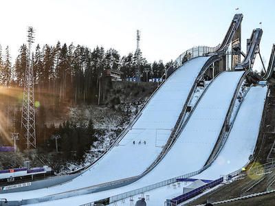 W杯男子ラハティ・女子ヒンツェンバッハ大会、練習・予選・本戦LIVE