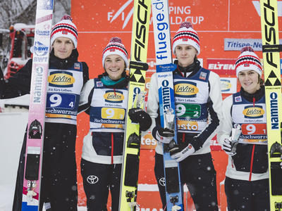 Team Österreich gewinnt Mixed-Team Skispringen