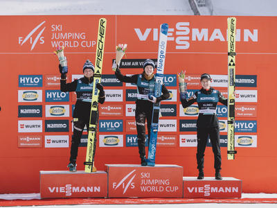 Kvandal gewinnt Vikersund und RAW AIR, Nika Prevc den Gesamtweltcup